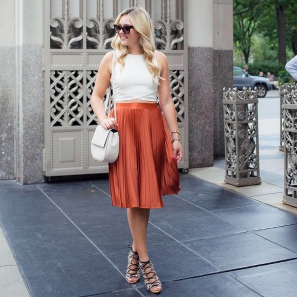 express pleated skirt